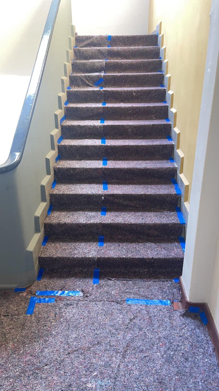 Treppenschutz mit Abdeckvlies